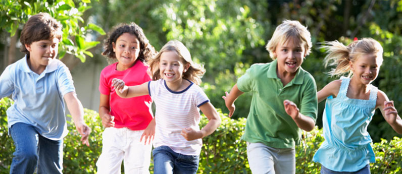 5 elementary school kids running